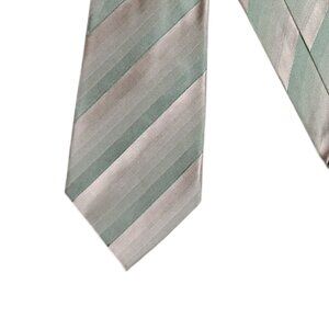 Kenneth Cole Reaction Silk Tie Men’s 60” Green Gray Ribbon Stripe Ombre Classic